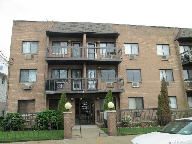 Wonderful Ozone Park Condo For Rent Features 1 Bedroom, 1 Full Bath, Kitchen With Dishwasher, And Living Room With Outdoor Balcony. Great Location Close To Transportation And Shopping!