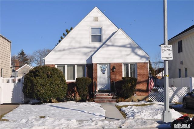 Beautiful Whitestone Whole House Rental Features 4 Bedrooms, 1 Full Bathroom, Living Room, Dinette And Eat In Kitchen With Dishwasher! Yard And Garage! Great Location Close To Stores And Transportation!