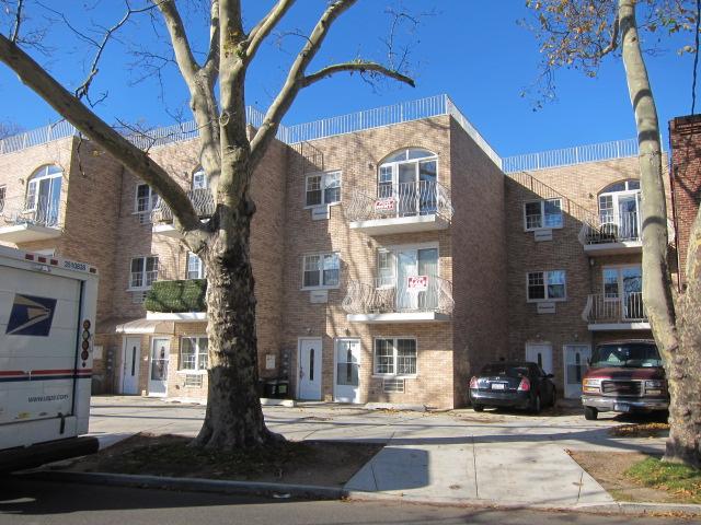 Beautiful Large 2Br Apartment For Rent In Glendale. Features 2 Bedrooms, 1 1/2 Bathrooms, Living Room, Dining Room, Kitchen With Granite Counter Tops, Wood Floors Throughout, In Like New Condition And A Balcony. Private Parking Available. Excellent Location Near All. A Must See!