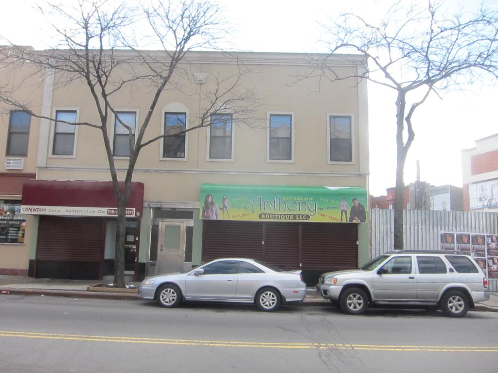 Great 700 Sq Ft Storefront For Rent In Glendale. All Utilities Included Except Electric. Cable And Internet Connections Ready For Setup. Great Opportunity. A Must See!