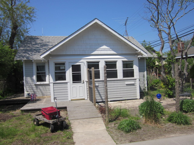 4 bedroom, 2 bathroom cottage with enclosed porch, valuted ceilings, roof deck and lower deck.  Master bedroom opens onto lower deck. This home also features A/C and a fireplace.  