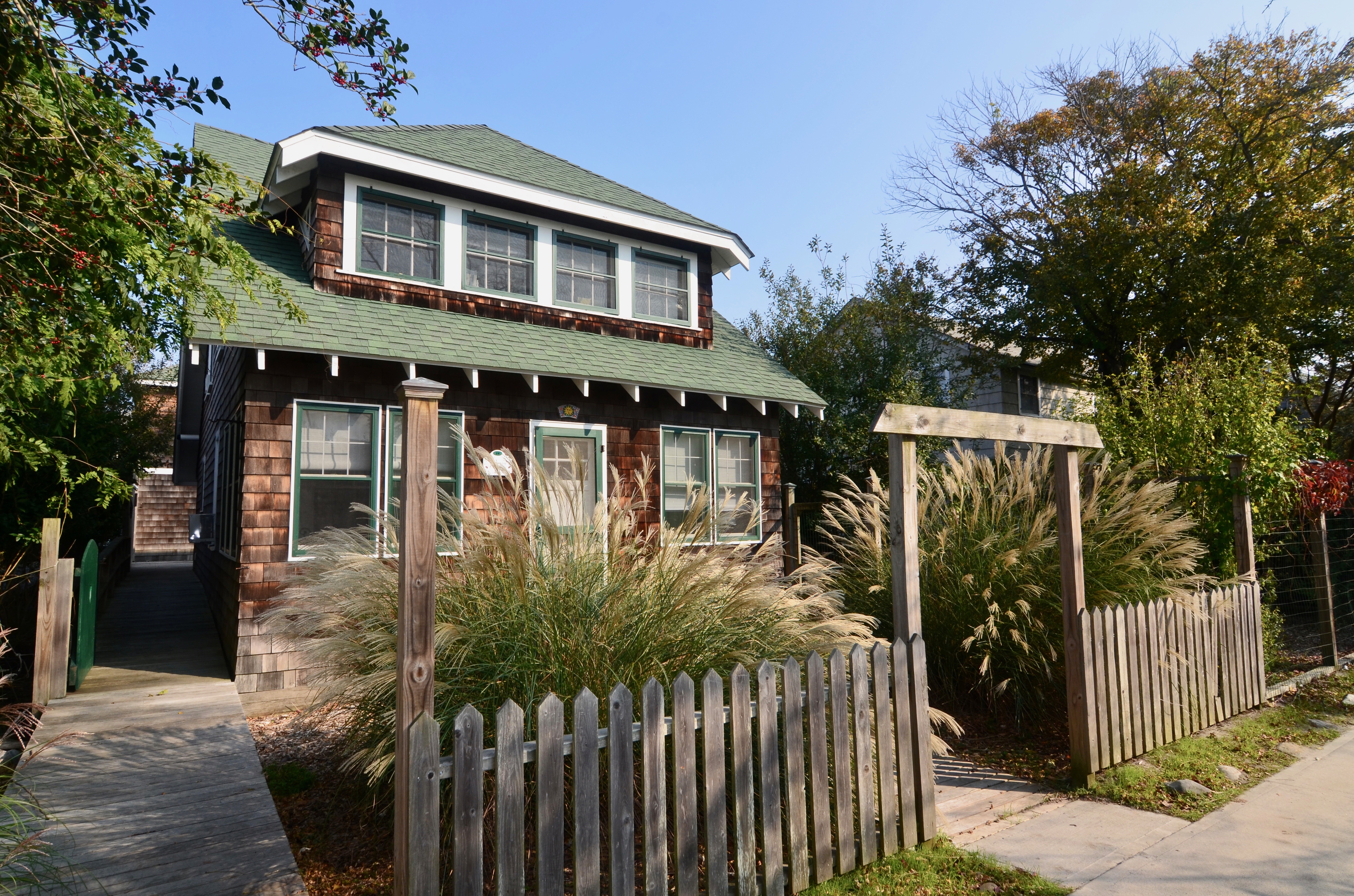 Charming original Seaview home in desirable mid block location, convenient to Ocean Beach.  Main house has 3 bedrooms, 1 full bath and one exterior bath.  Guest house has 1 bedroom and 1 full bath.