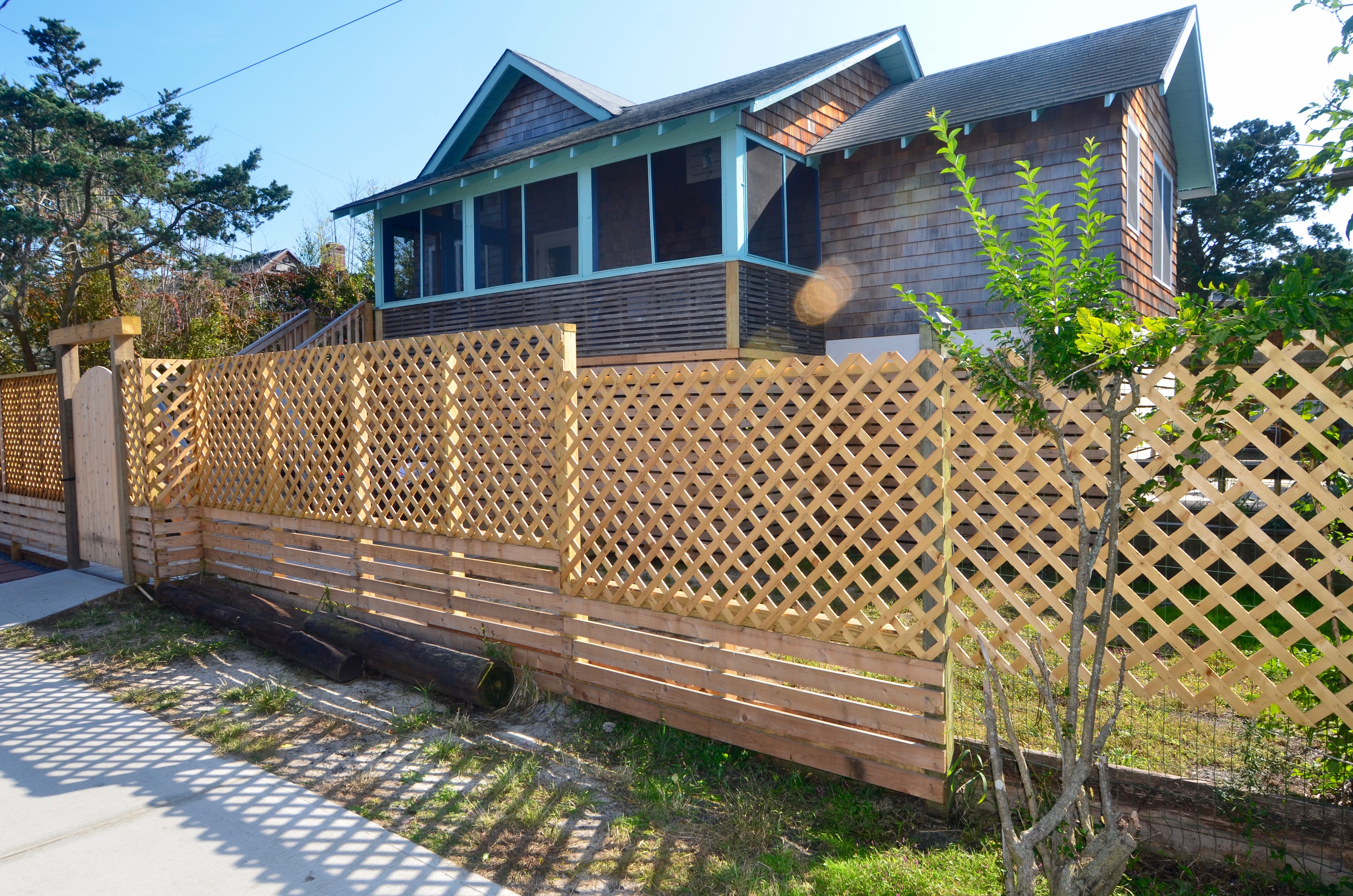 Renovated home with 3 bedrooms, 2 full baths, and large living room with vaulted ceilings. Spacious back yard with great deck for lounging. Close to the village, ferry, shops and restaurants! 
<br> 
July/August Weeks $5,500 <br>
4th of July Week- $6,000 <br>
July $22,000 <br>
August $27,500