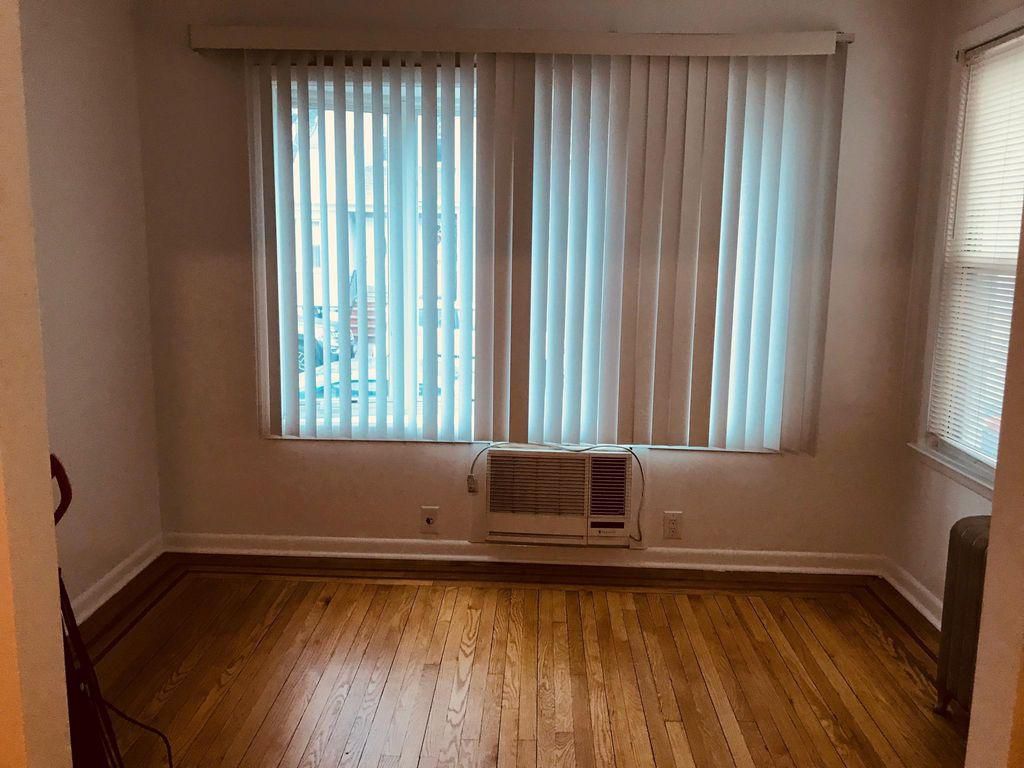 Lovely 2 Bedroom Apartment For Rent In Glendale. Features Living Room, Dining Room, Kitchen With Brand New Appliances, And 1 Full Bathroom. Hardwood Flooring Throughout. Heat And Water Included. Ample Street Parking. Close To Transportation And Shops!