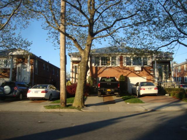 
ID#: 1321066 Spacious 1 Bedroom Apartment W/ Small Office In Whitestone! Features Living Room, Kitchen, 1 Full Bath, & Driveway Parking. Close To Public Transportation and Shops. A Must See!!!

For more information please contact Carollo Rentals at (718) 747-7747 or visit our website at www.CarolloRentals.com 
	
Why Go Anywhere Else?


ust See!!!