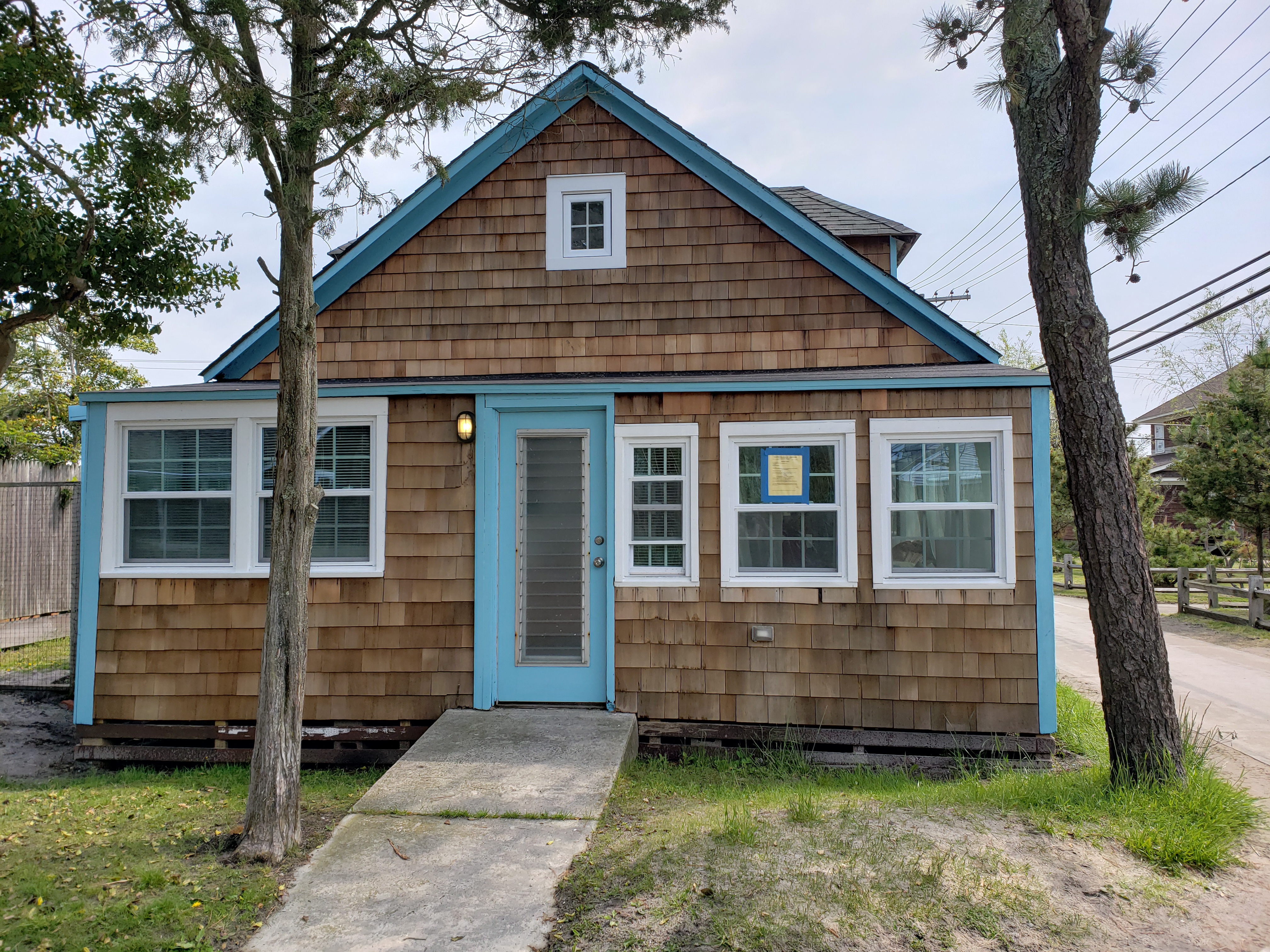 Enjoy all the beach has to offer!  Kitchen, laundry, living room, full bathroom and two bedrooms on the first floor.  One bedroom with its own on-suite!  Upstairs third bedroom with half bath and deck.  Outdoor shower off of new deck.  Central to both town and the beach! 
