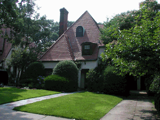 Beautiful Tudor home.  Birds flight to LIRR and Subway.  