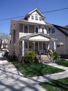 A lovely 2/3 Family House in the Heart of Woodhaven. 
Contact Exclusive Agent - Alan Mann to arrange a showing 917-951-7871