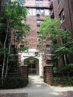 Top floor studio in heart of Forest Hills Gardens. Lovely private exposure. Best Prewar building. Sale includes a great Murphy Bed. Renovated bath! Steps to transportation and shopping.

Call Alan Mann to arrange a showing 917-951-7871