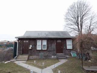 Charming And Cozy 2Br Cottage In Whitestone Features Carpeted And Tiles Floors, Lr, Kit And Full Bath. Includes Use Of Basement With Laundry And Front Yard.Great Location Close To Stores And Transportation.