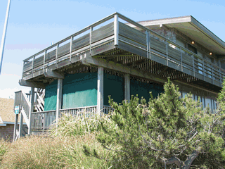  Large beach front house with multiple level decks, Jacuzzi bath tub, Bay and Ocean view , prime location. Available from August 23rd on.