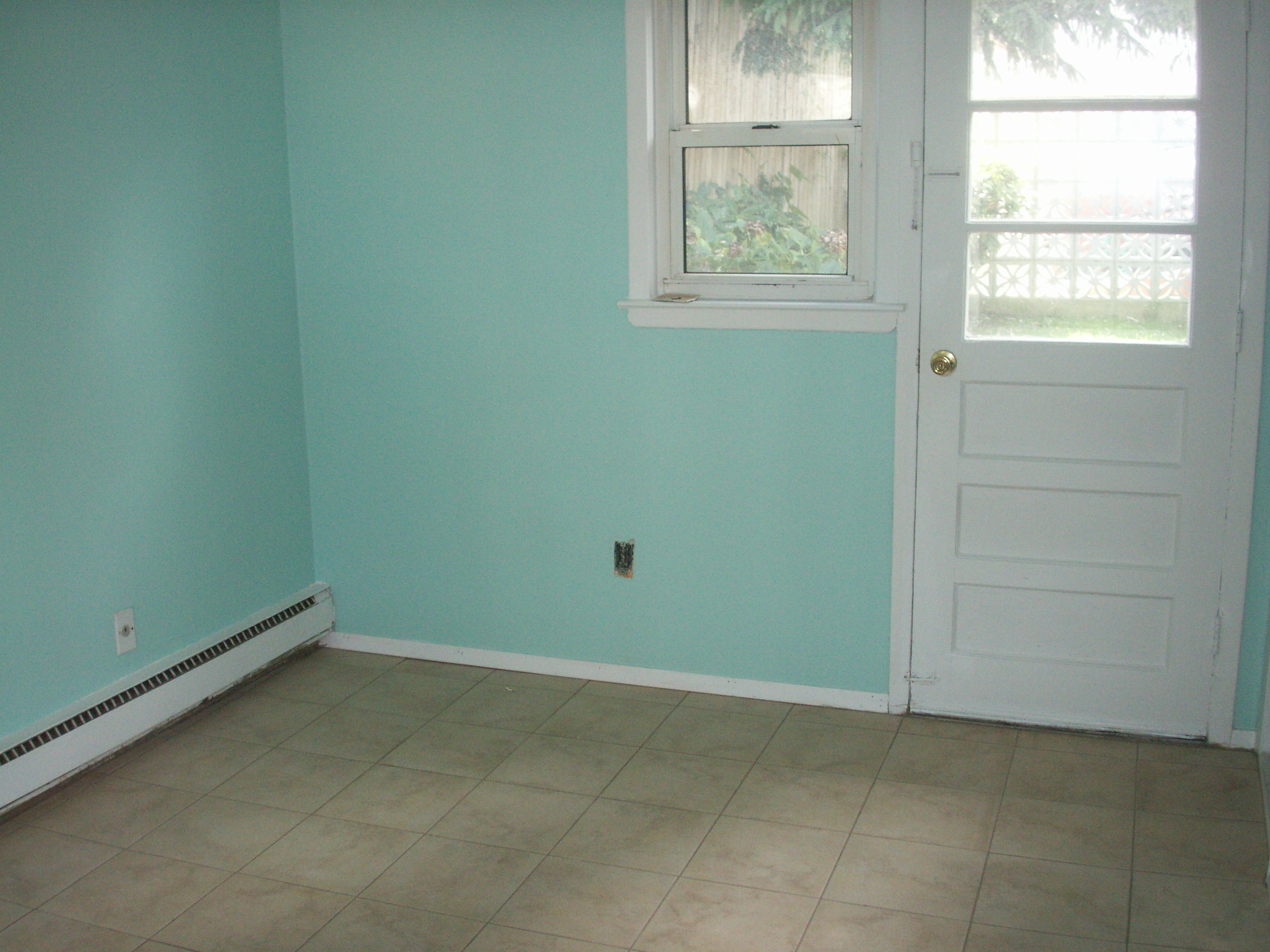 Renovated Studio in College Point Features Kitchen and 1 Full Bathroom. Rent includes Use of Yard as well as Heat and Hot Water. Located near local bus stops as well as the Express bus to Manhattan. Call for more information today!