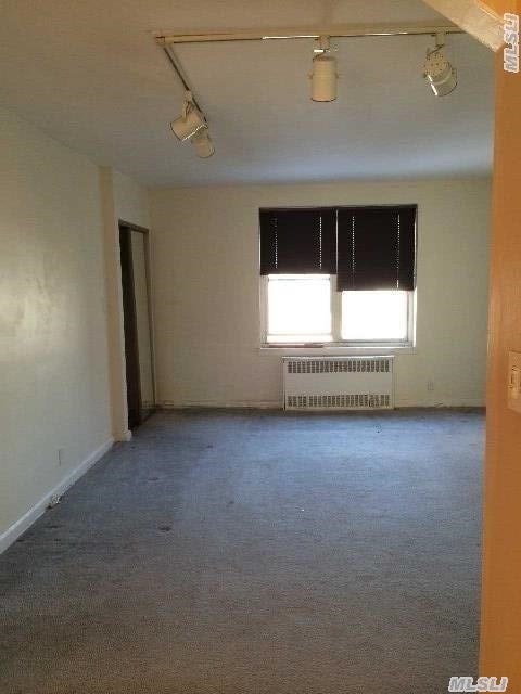 Lovely Baydale Co-Op For Rent In Bayside Features 1 Br, 1 Full Bath, Living Room, And Eat In Kitchen. Carpeting Throughout. Close To All Transportation And Shopping!