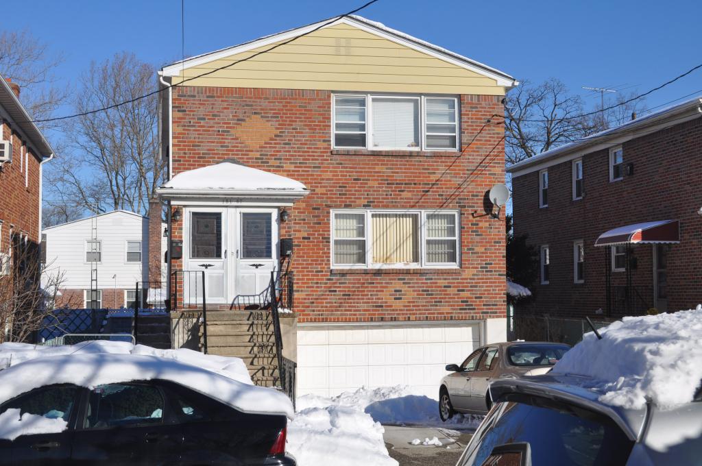 Sunny And Spacious 2nd Floor Whitestone Apartment For Rent Features 3 Large Bedrooms, Kitchen, Living Room, Dining Room, And 1.5 Baths. Hardwood Flooring Throughout. Pets Allowed. Close To All!