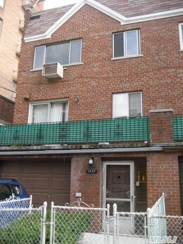  Beautiful Riverdale Apartment For Rent Features 3 Br, 2 Full Baths, Lr, Dr And Large Eik. Parkay Floors & Carpet. Great Location Close To Stores And Transportation!
