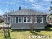 Immaculate Lovely Cottage! Located Close To Bay Beach, Ferry, And Playground!