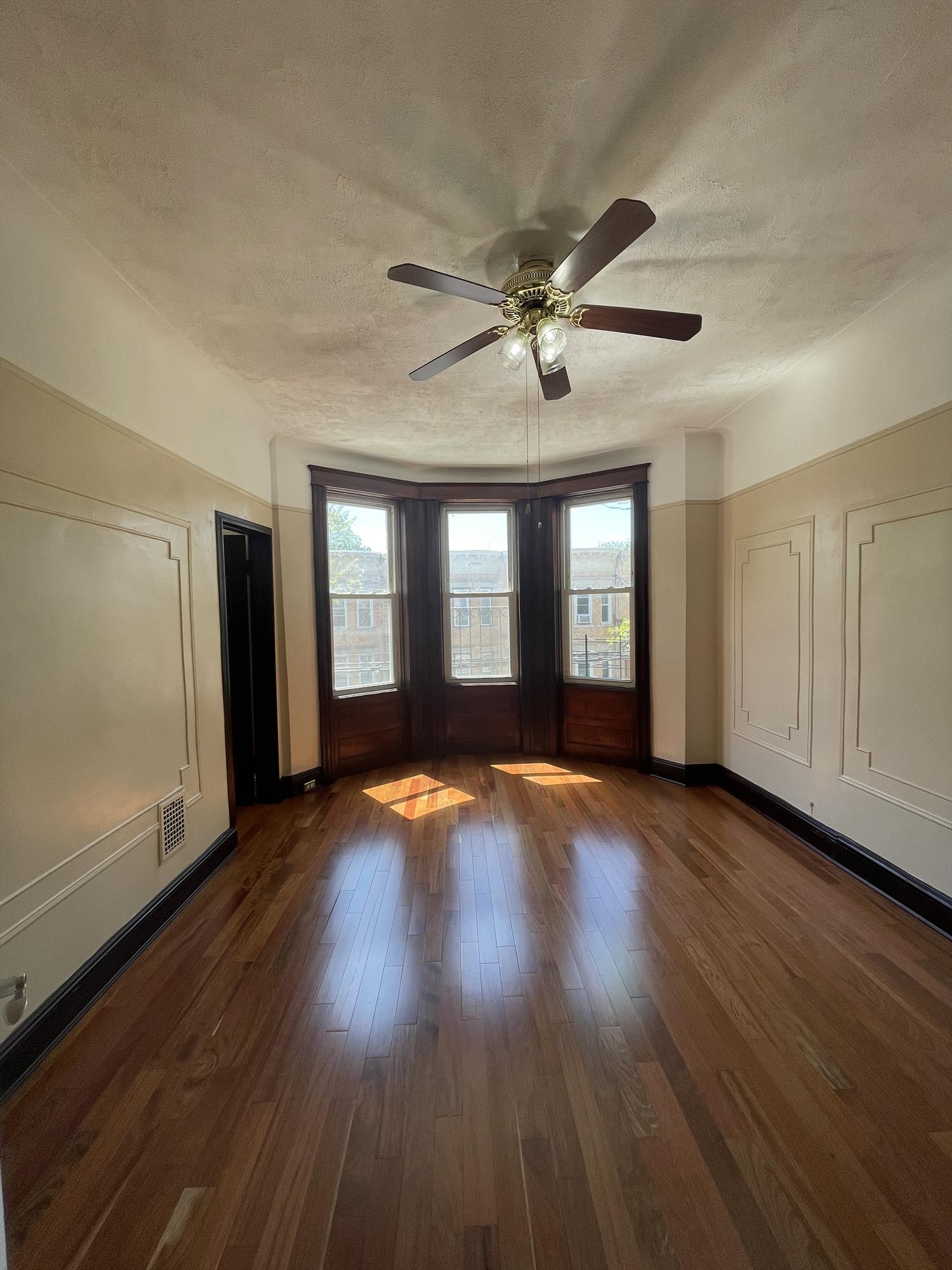 Glendale NY, 11385 MLS 1389777 Carollo Rentals