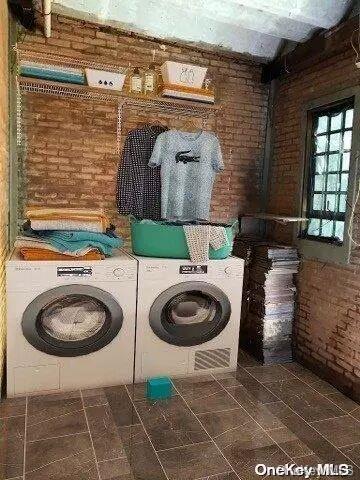 Laundry room (Virtually staged)