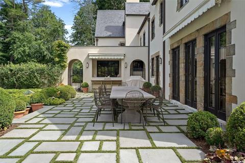 Pergola for Outdoor Dining with Kitchen