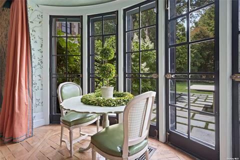 Bay Window for Intimate Dining with Terrace View