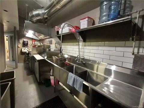 NEW COMMERCIAL KITCHEN