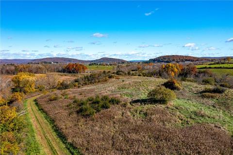 Access road from one of Amenia’s most scenic byways, Sharon Station Rd