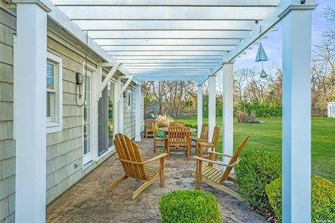 Pergola & Patio Area