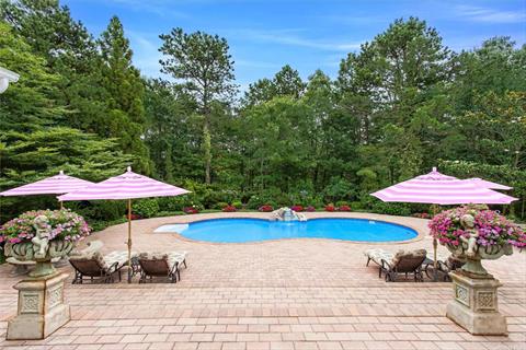 Spacious Pool Deck and lounge