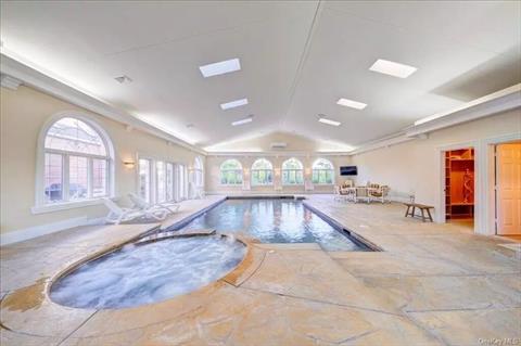 3200 Sqft Indoor Pool 16x32 & 10 Jet Hot To