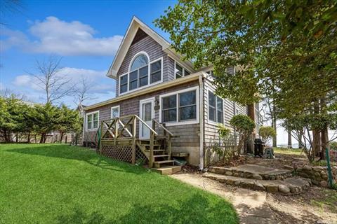 house and side lawn