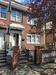 2Fam house 3Bdr/1Bath per apt Liv/Dining Room Combo Full and Partially Finish Bsmt