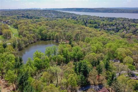 Located in central Irvington, not far from town, this prime vacant land is steps from Halsey Pond Park. It has site plan approvals to build a approximately 5000 sf home.