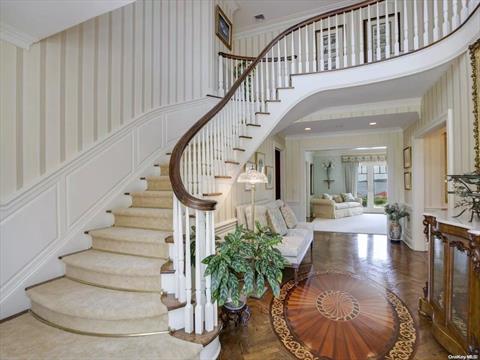 Family room w/fireplace