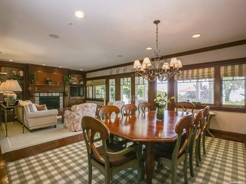 Family room w/fireplace