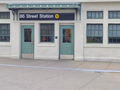 86 Street Subway Station N Train