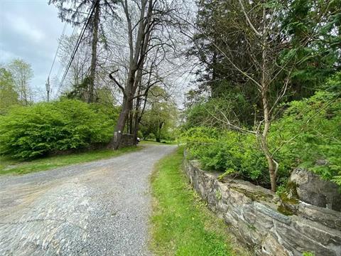 A serene entry leads to the building site!