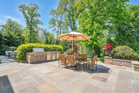 Full service outdoor kitchen w. Viking gas BBQ, stone countertop and Viking refrigerator