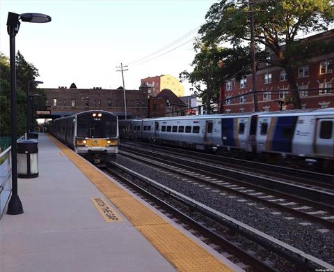 LIRR Kew Gardens station nearby