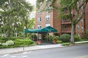 High floor unit in Premier building with NYC views, close walk to Lirr, 30minutes ride to NYC