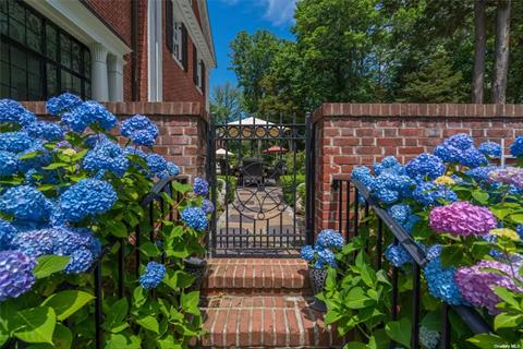 Pristine Gardens