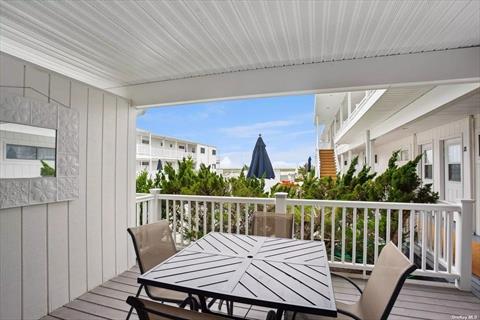 Balcony with pool & beach access