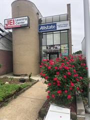 Good For all Professional use. First Floor 1300 Sqft Vacant office space Available on Union Tpke. Close to shopping mall, Banks, Post office and Restaurants. Next to Queens Public Library.