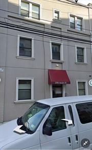 Small quaint 1BR apartment, 3 rooms- Small Bedroom, Kitchen, & Bathroom,