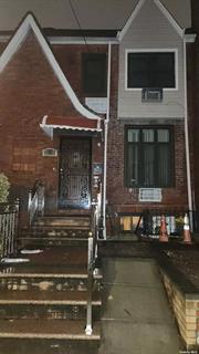 3 bedroom 2fl apartment, generous closet space. Freshly painted. Hardwood floors through out. Conveniently located close to all. Good income and credit needed