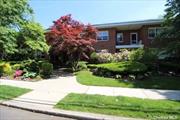 Beautiful 1bdrm 1.5bth apt w/screened in balcony, CAC, elevator building opp Cedarhurst Park.