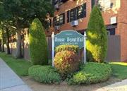***This is community Condo in a quiet location close to springfiel blvd. The apt on 2floor 3 bedroom 2 bathrooms, large living room and dining room and include one garage plus one car driveway. great condition! District 26 With Q27, Q30, Q88 And Qm1 Express Bus To City