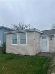 Newly Renovated 2 bedroom, 1 bath cottage and fenced in yard. Pets welcome!