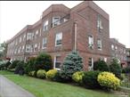 SPACIOUS TRUE 2 BDRM ON THIRD FLOOR GARDEN COMPLEX. HARDWOOD FLOORS THROUGH. LOTS OF CLOSET SPACE !