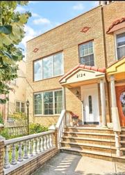 Great Location. Close to Astoria Park! only a couple minutes walk to all shops.
