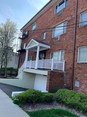 One Bedroom fully updated condo in the heart of Williston Park. 1 parking spot available outside in building parking lot  , ceramic floors in kitchen, granite counter tops and island. Recently updated !!! Herricks school district